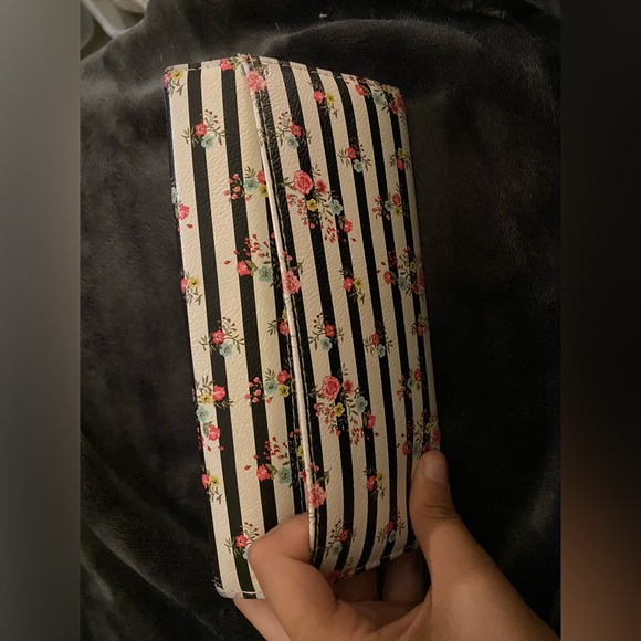 Wallet - Picture 3 of 3